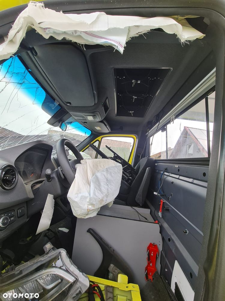 Mercedes-Benz Sprinter Ambulans Kamper Furgon W907 319 CDI 3.0 V6 190 KM - 15