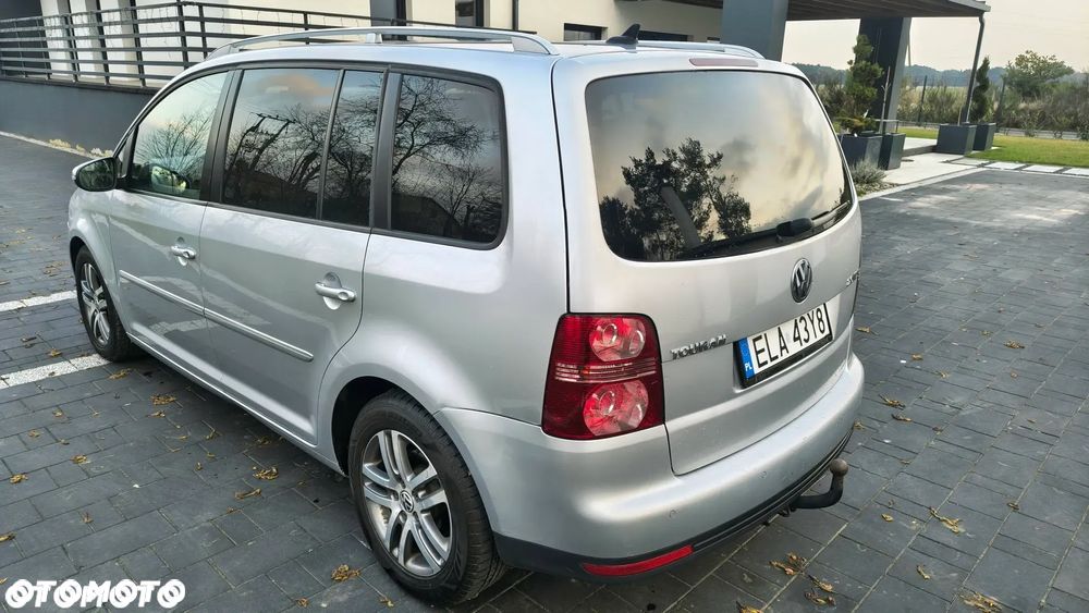 Volkswagen Touran 2.0 TDI DPF Highline - 3