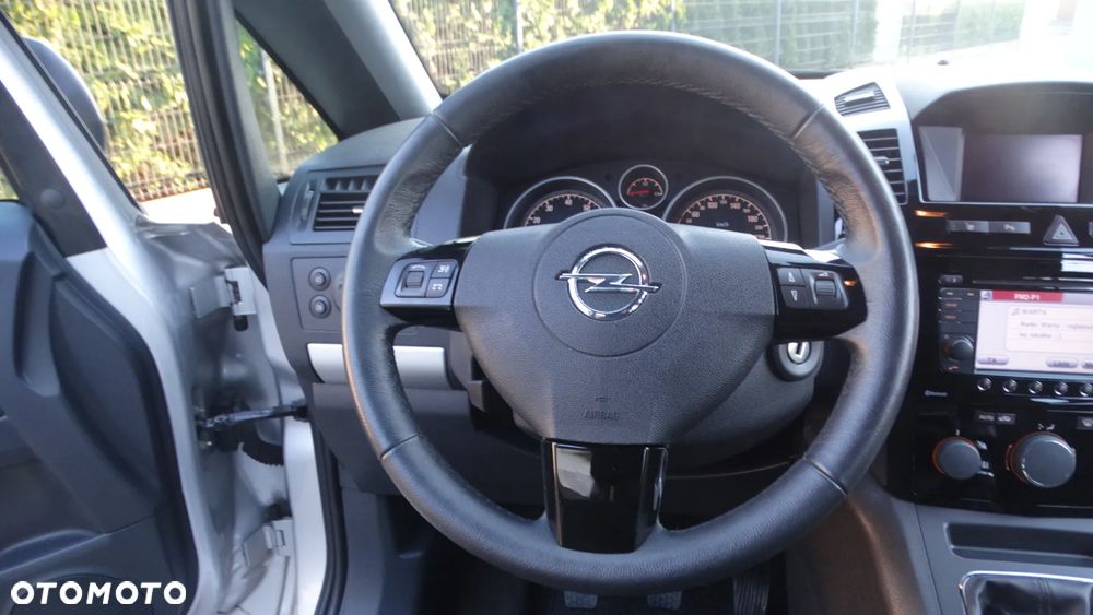 Opel Zafira 1.8 Cosmo - 25
