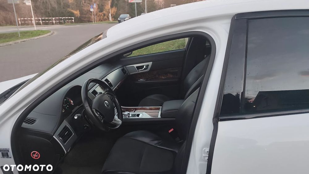 Jaguar XF 3.0 V6 D R-Sport - 5