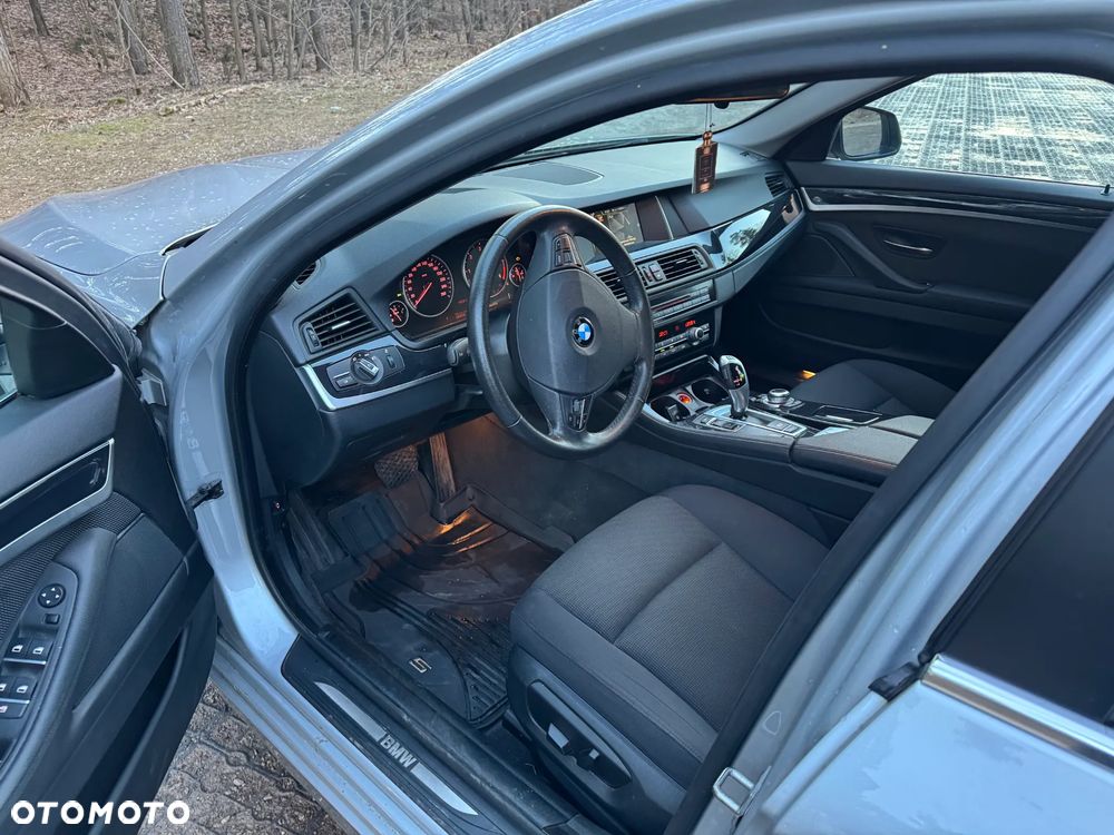 BMW Seria 5 525d - 5