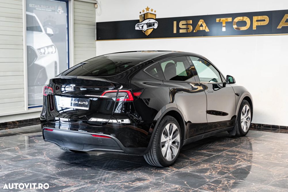 Tesla Model Y Long Range Dual Motor AWD - 4