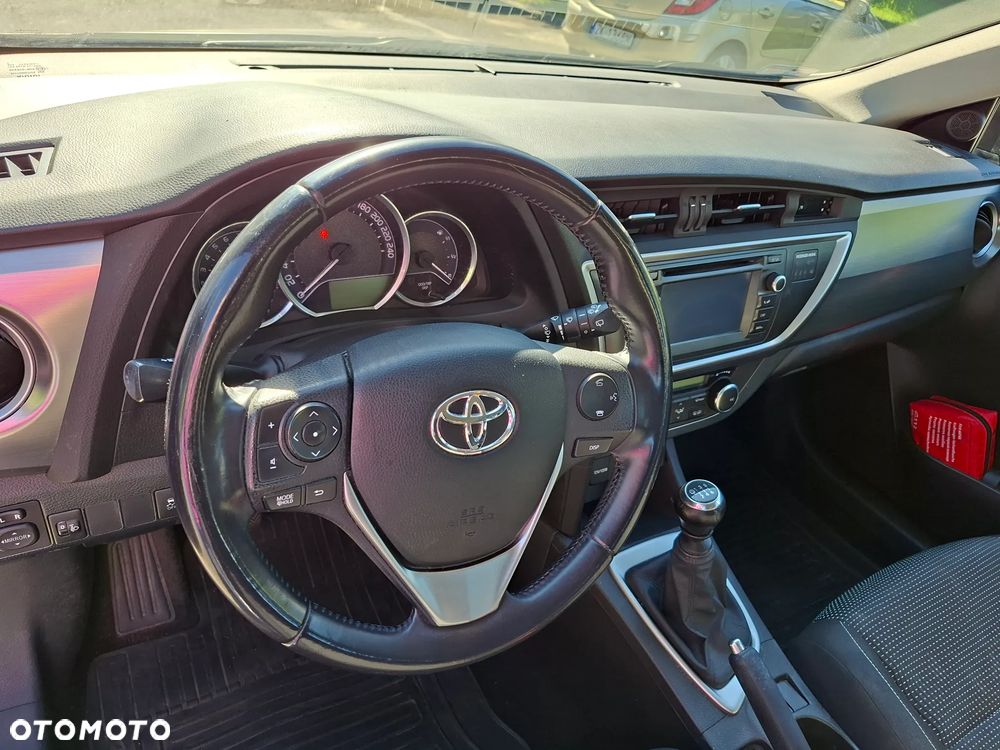 Toyota Auris 1.6 Premium - 11