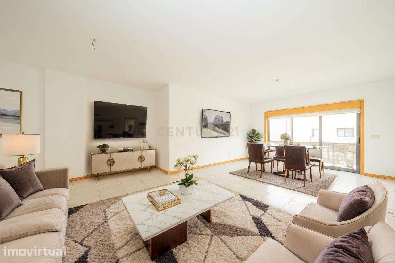 Apartamento T3 com Duas Varandas, Garagem Box e Lugar de estacionament - Grande imagem: 2/60