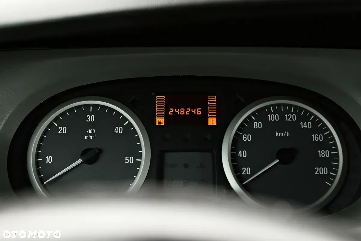 Opel Vivaro - 24