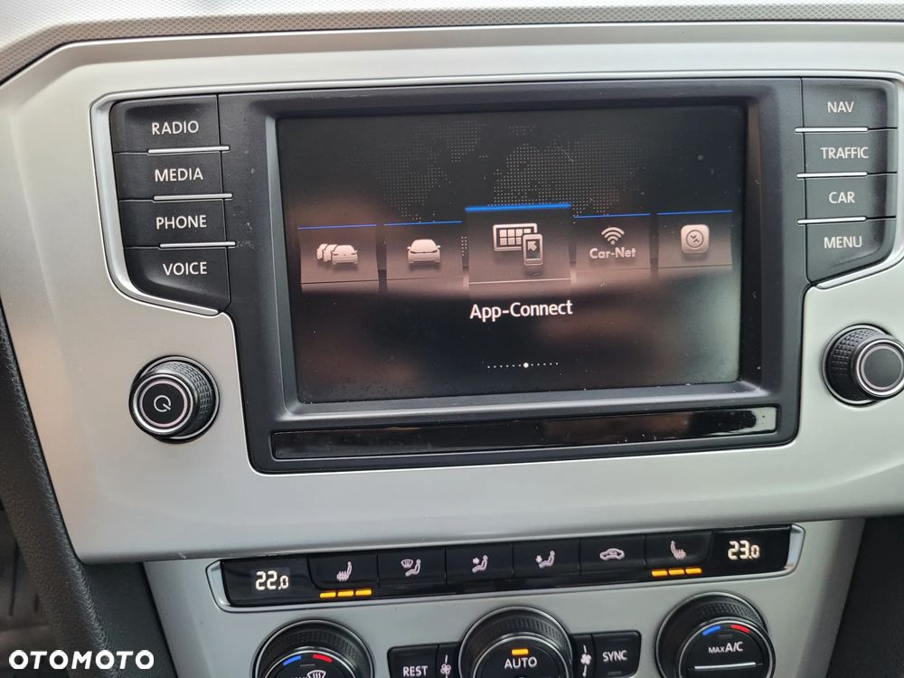 Volkswagen Passat - 16