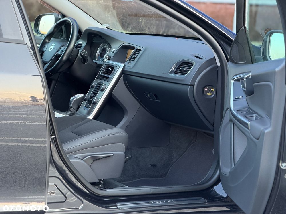 Volvo V60 D3 Summum - 26