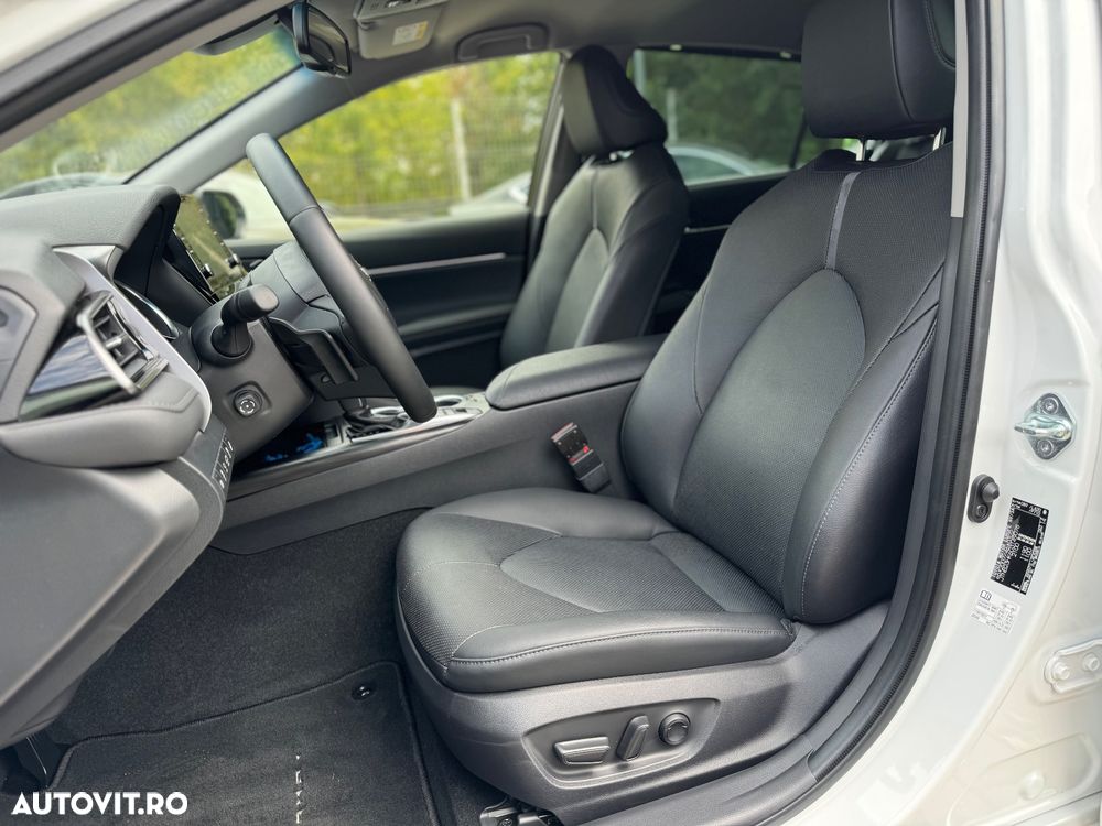 Toyota Camry 2.5 HEV Executive - 17