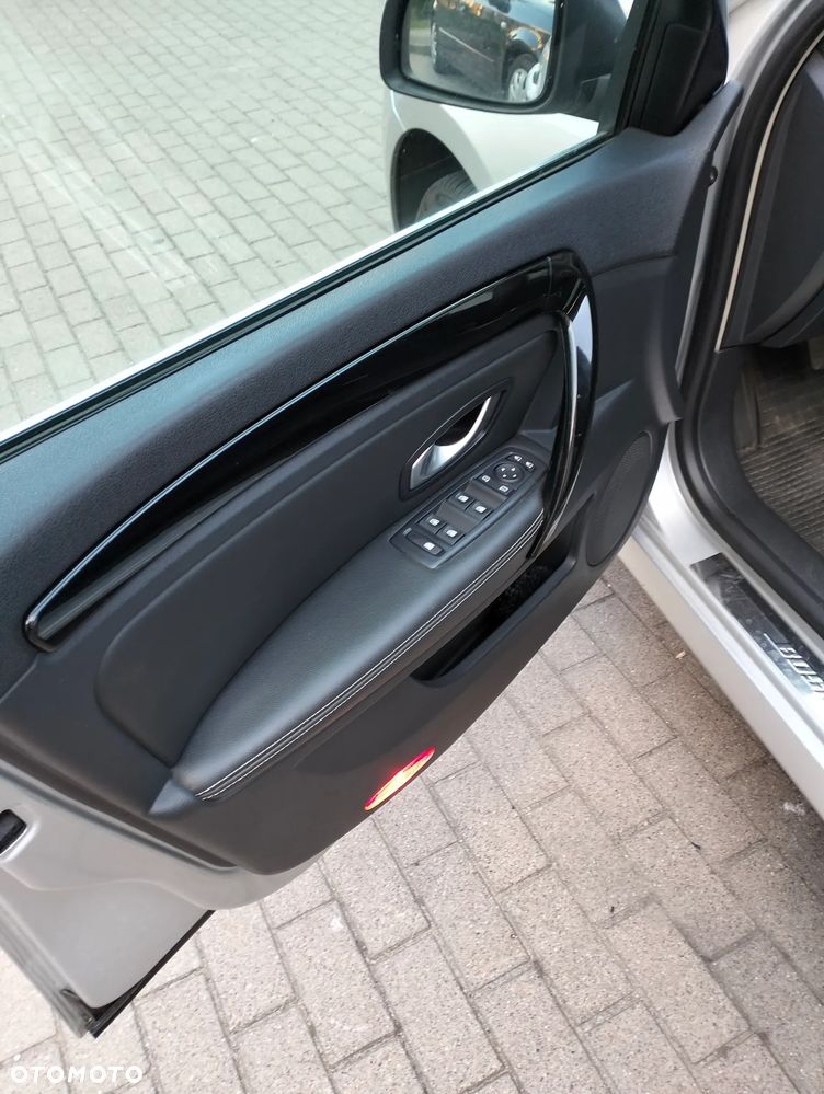 Renault Laguna dCi 110 FAP Bose Edition - 11