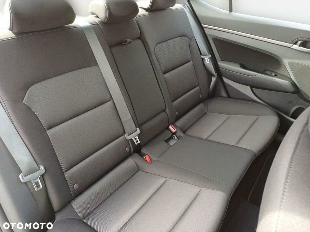 Hyundai Elantra - 16