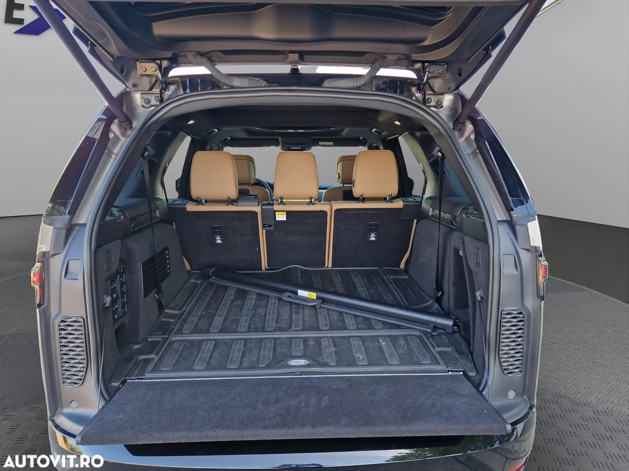 Land Rover Discovery 3.0D 300 MHEV R-Dynamic HSE - 16