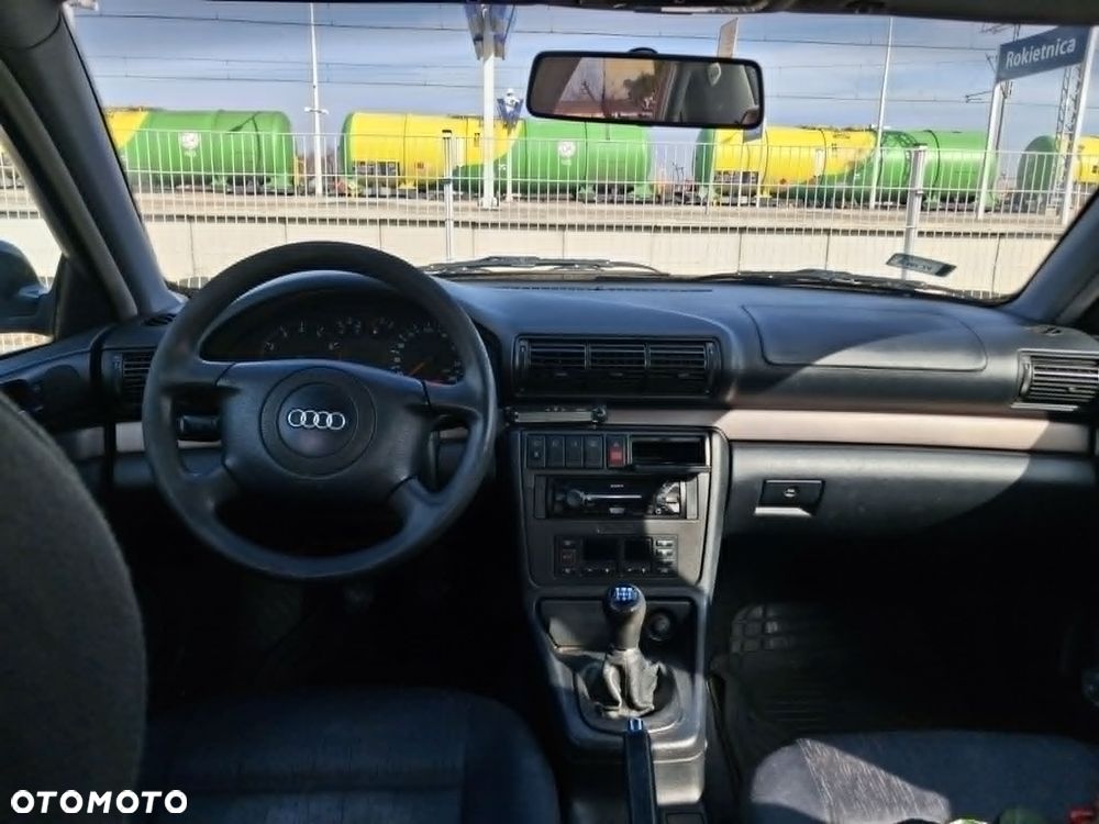 Audi A4 Limousine - 11