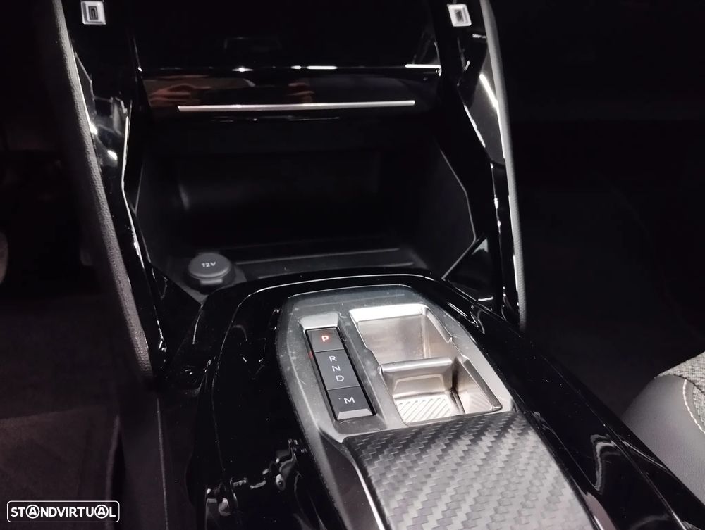 Peugeot 2008 1.2 Hybrid Allure e-DCS6 - 32