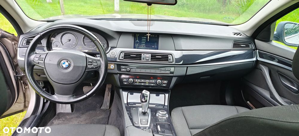 BMW Seria 5 525d - 11