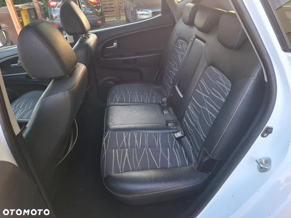 Kia Venga - 15