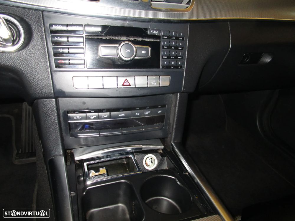 Mercedes-Benz E 300 BLUETEC Hybrid Avantgarde - 21