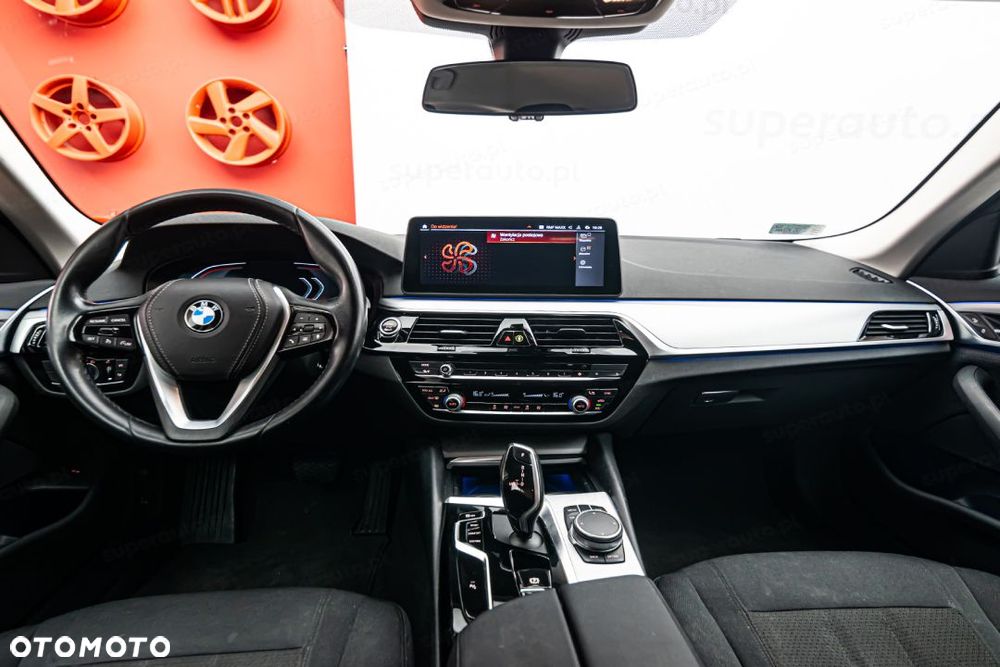 BMW Seria 5 518d - 12