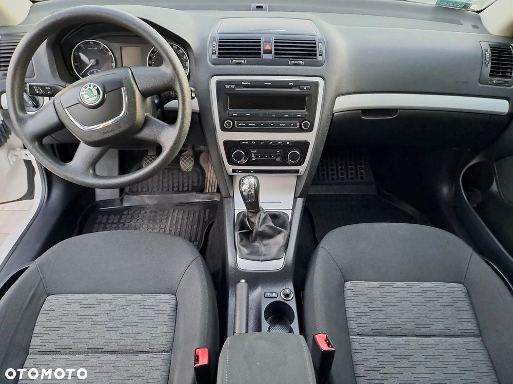Skoda Octavia 1.6 Elegance - 17