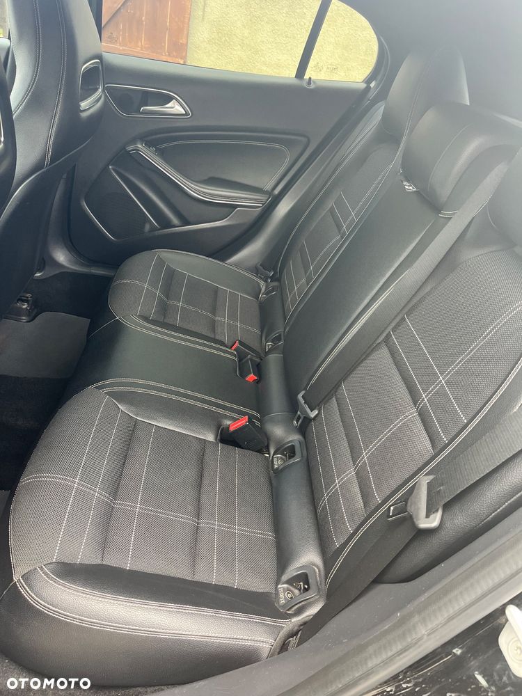 Mercedes-Benz GLA 200 d 7G-DCT - 13