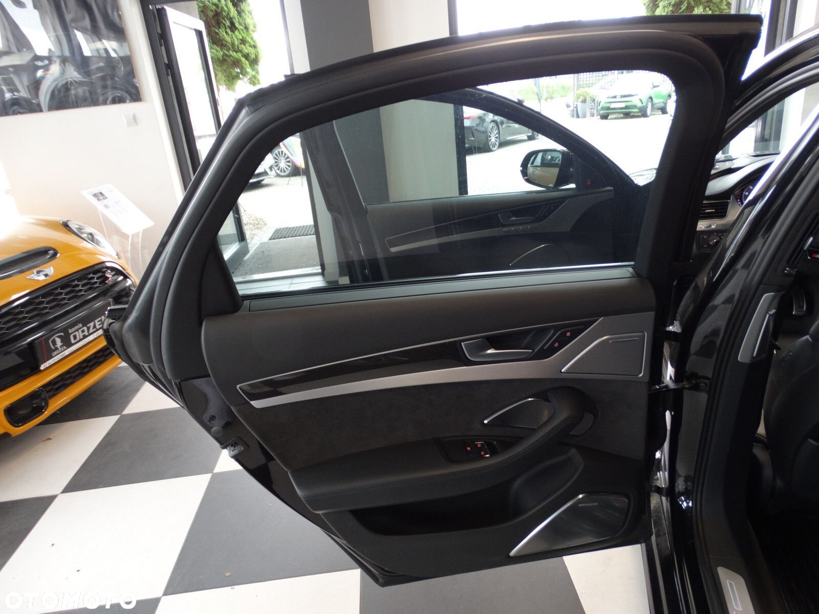 Audi S8 - 12