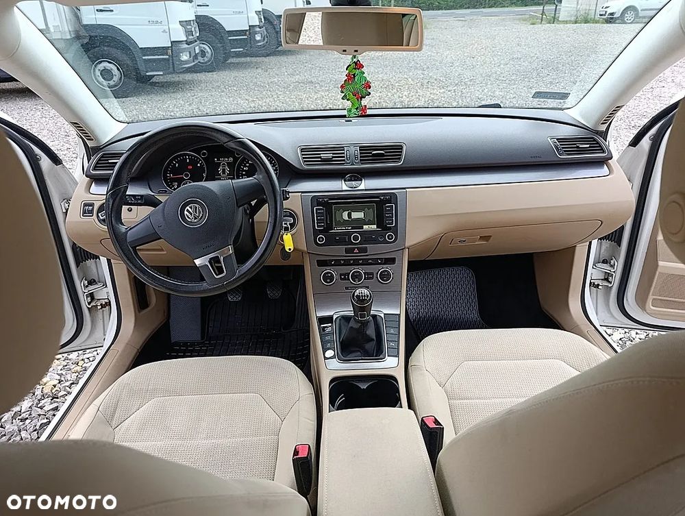 Volkswagen Passat 2.0 TDI Highline - 16