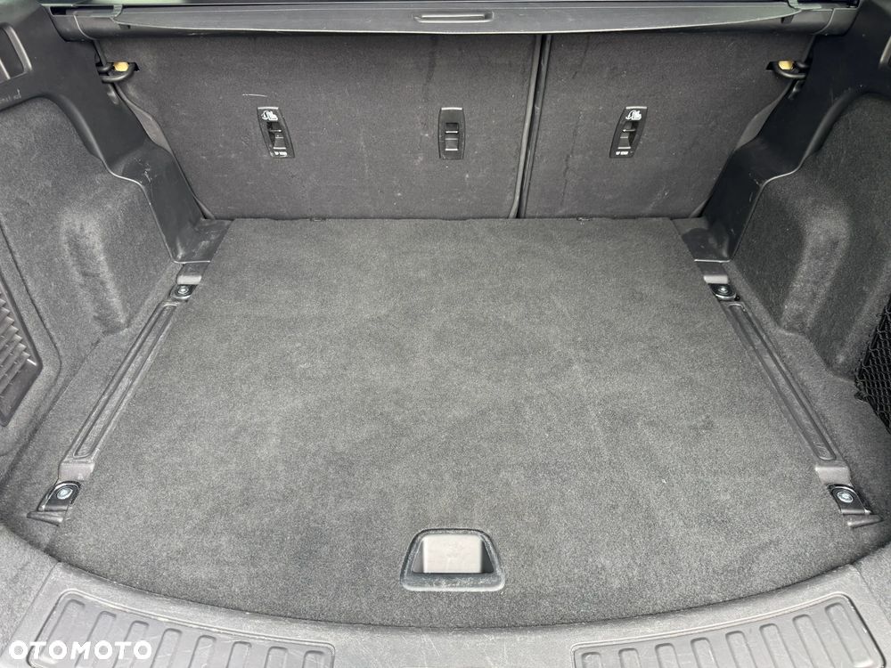 Land Rover Discovery Sport 2.0 D200 mHEV Dynamic SE - 17