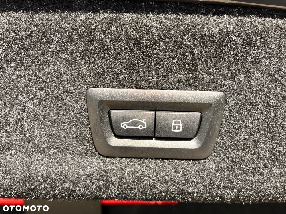 BMW Seria 3 330i xDrive M Sport sport - 21