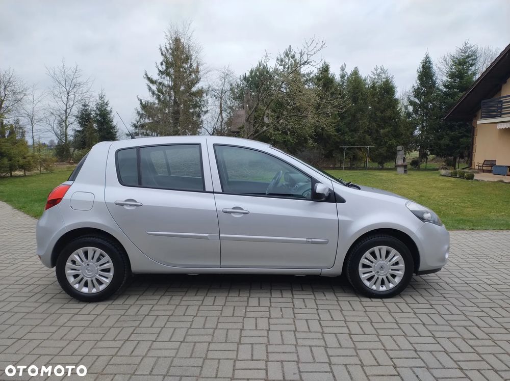 Renault Clio 1.2 16V 75 Dynamique - 12
