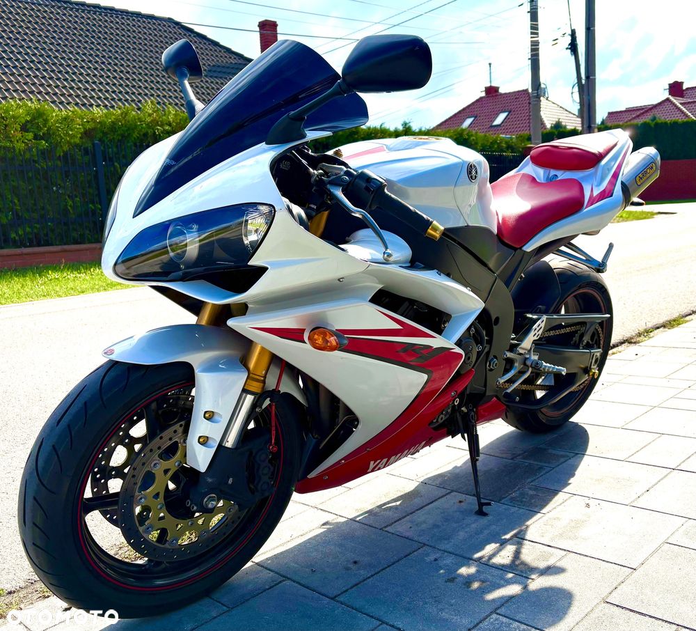 Yamaha R1 - 4