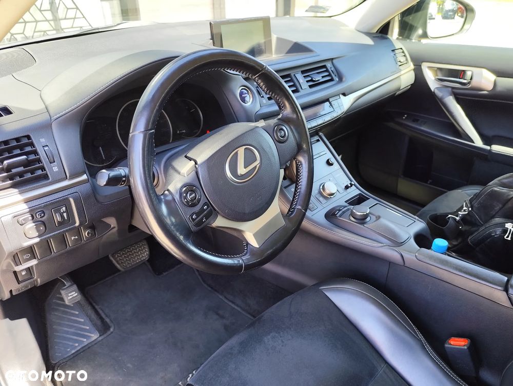Lexus CT - 11