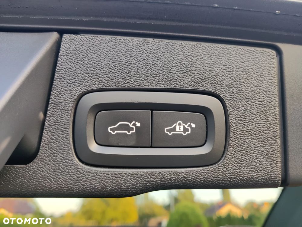 Volvo XC 60 B5 B AWD Geartronic Momentum Pro - 33