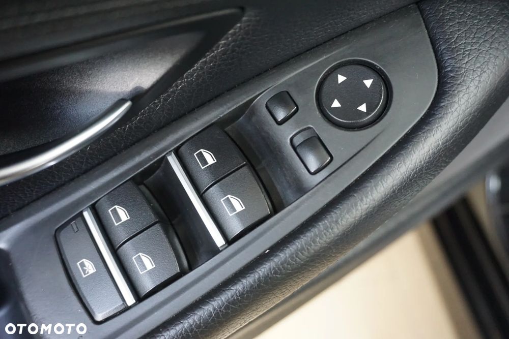 BMW Seria 5 525d Luxury Line - 31
