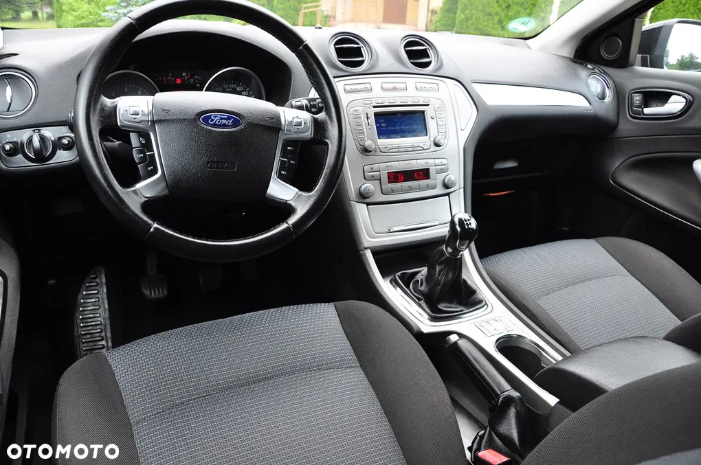 Ford Mondeo 2.0 FF Ghia - 34