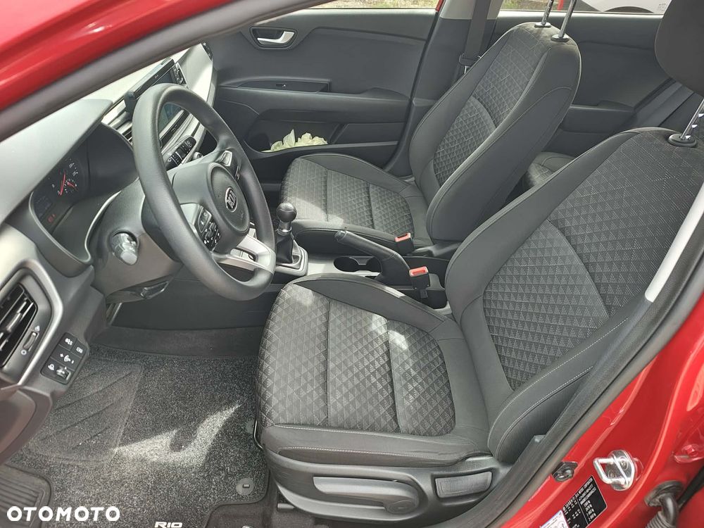 Kia Rio - 11