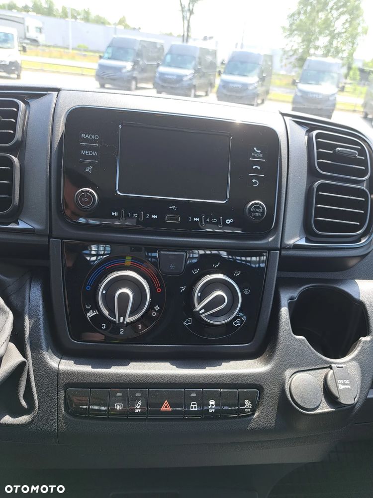 Fiat Ducato skrzynia fabryczna 4.2m + HAK   Dostępna od ręki!! - 26