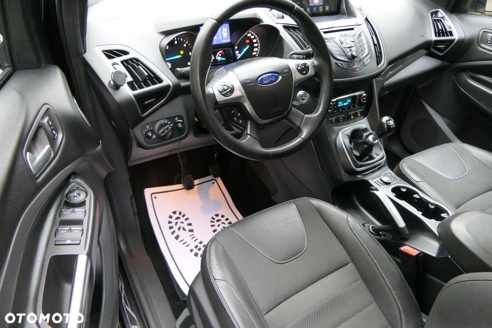 Ford Kuga 2.0 TDCi 2x4 Titanium - 17