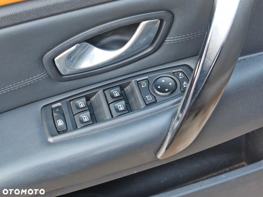 Renault Laguna 2.0 dCi FAP Initiale - 8