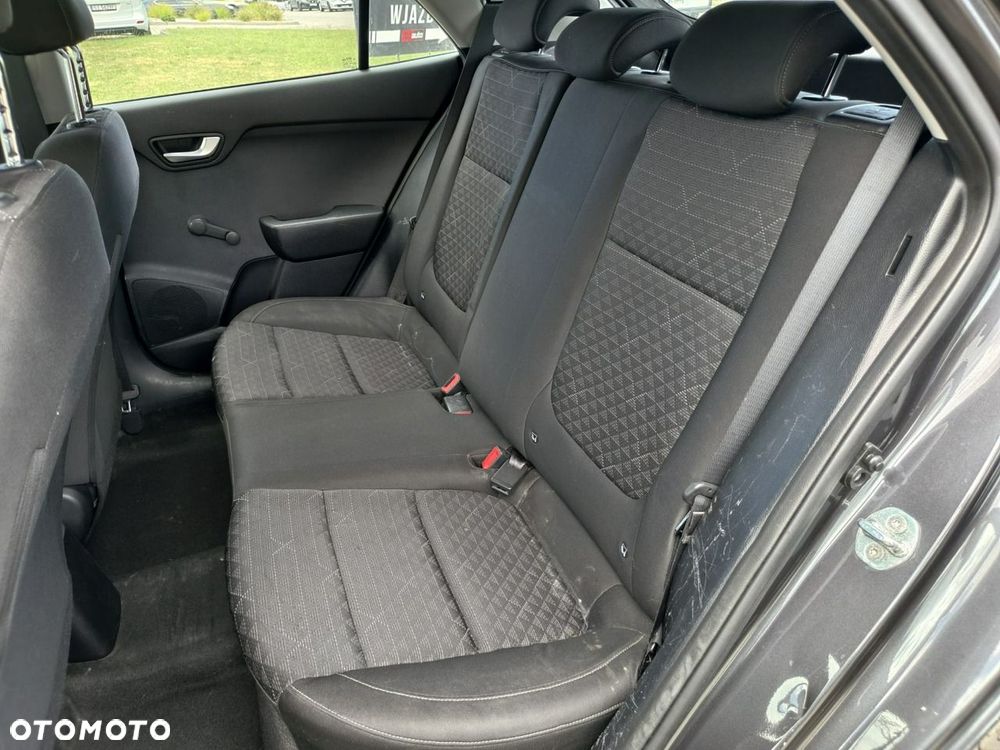 Kia Rio - 17