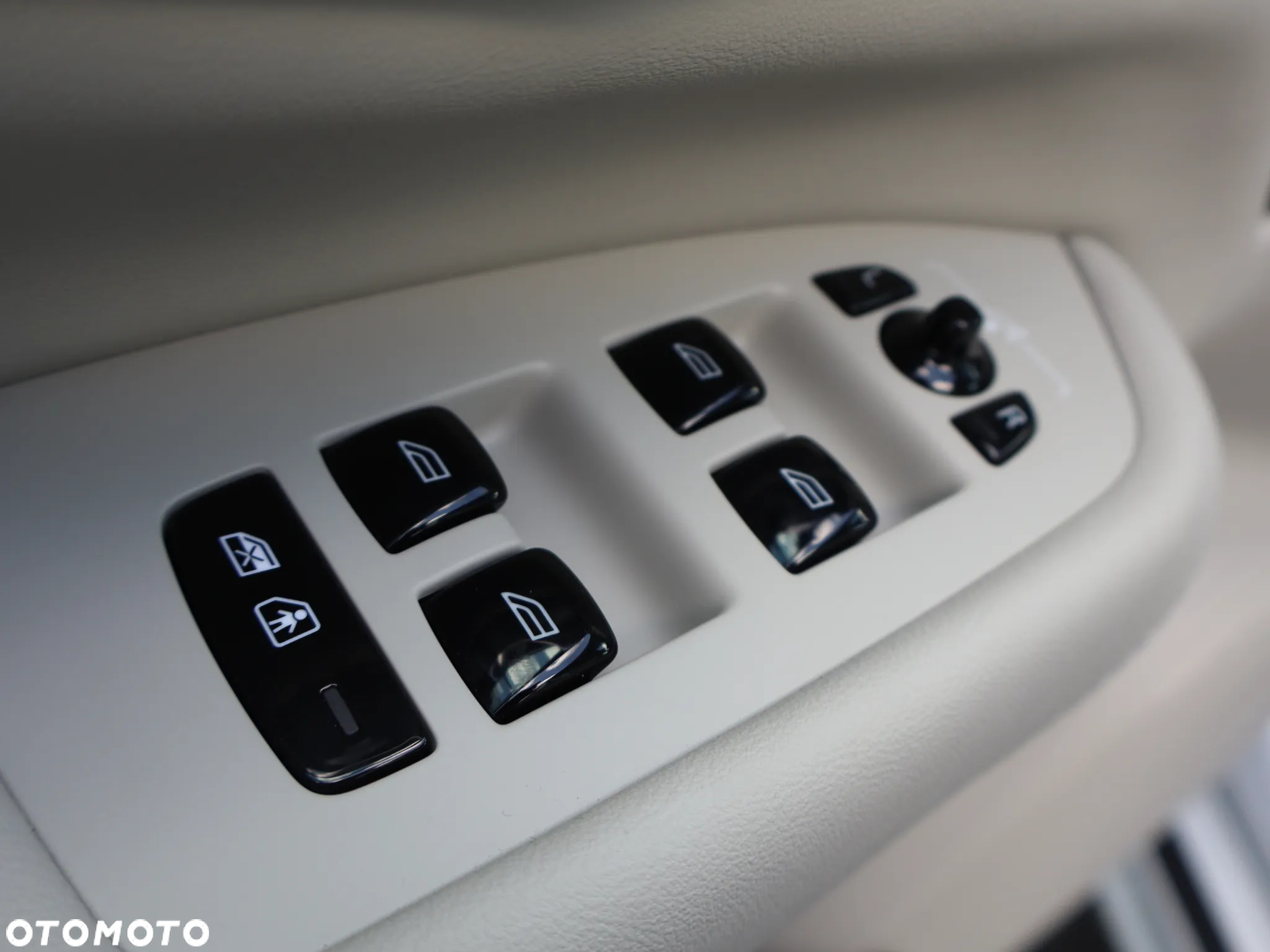 Volvo XC 90 T8 AWD Plug-In Hybrid Plus Dark 7os - 17
