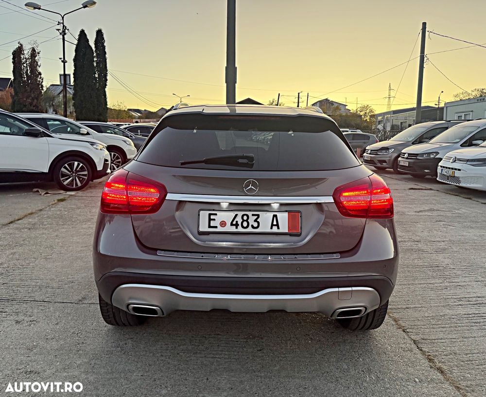 Mercedes-Benz GLA 220 d 4Matic 7G-DCT - 13