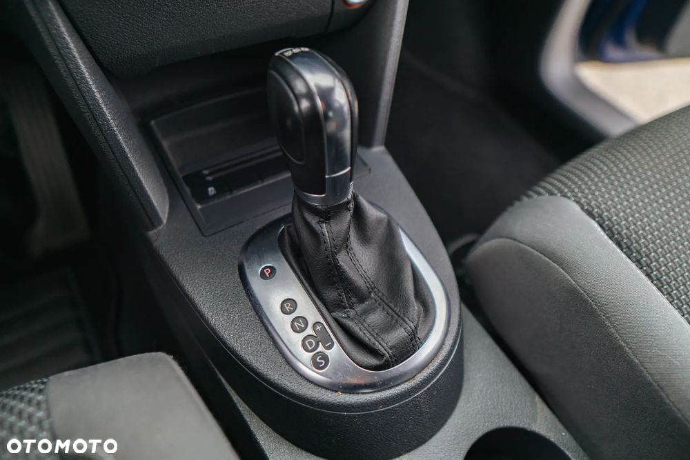 Volkswagen Touran 1.6 TDI DPF BlueMotion Technology DSG Comfortline - 24