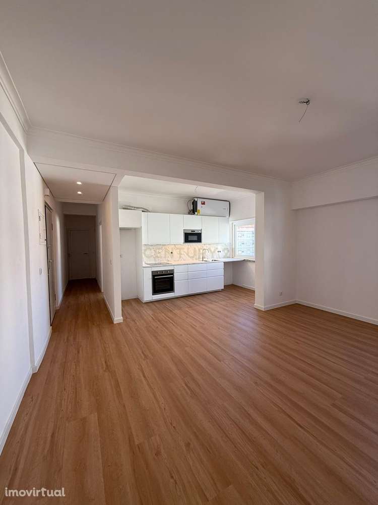 Apartamento T2 Remodelado na Amadora – Mina de Água – Pronto a Habitar - Grande imagem: 2/24