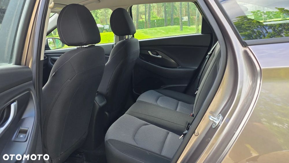 Hyundai i30 1.5 DPI Classic + - 13
