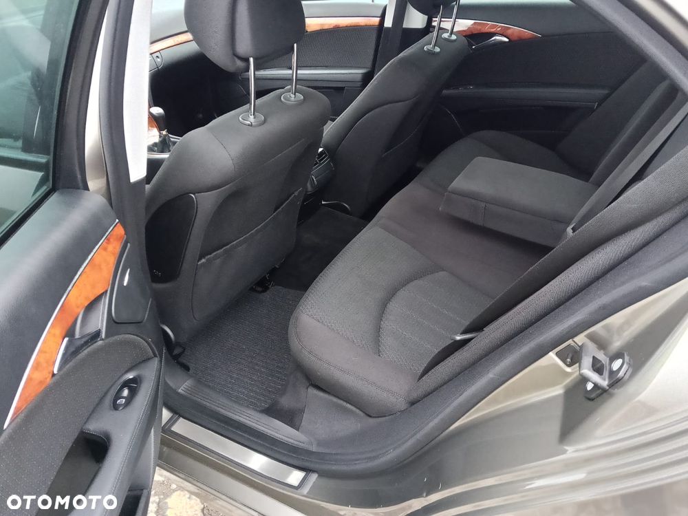 Mercedes-Benz Klasa E 200 CDI Elegance DPF - 15