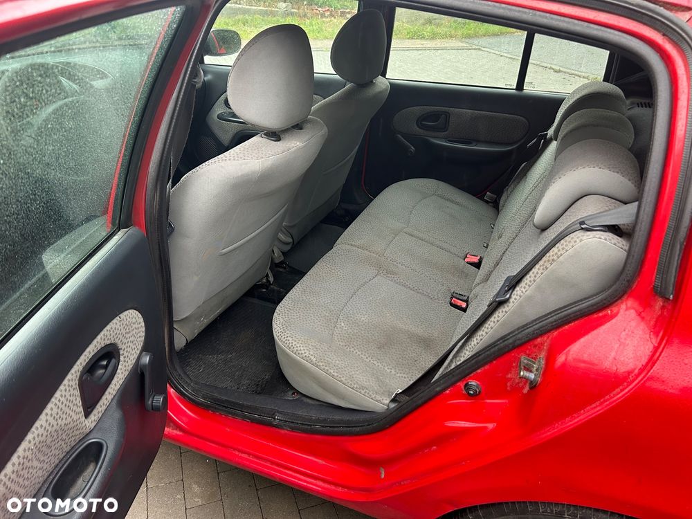 Renault Clio 1.2 16V Authentique - 10