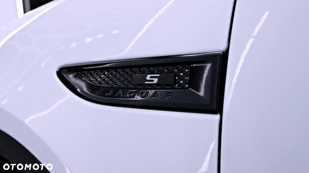 Jaguar E-Pace 2.0 i4P AWD R-Dynamic - 13