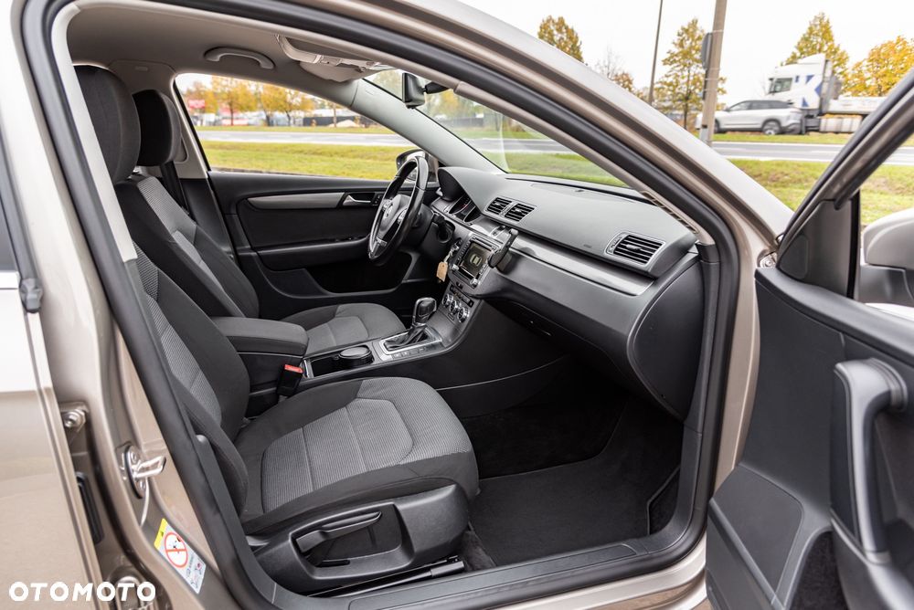 Volkswagen Passat 2.0 Blue TDI SCR Highline - 24