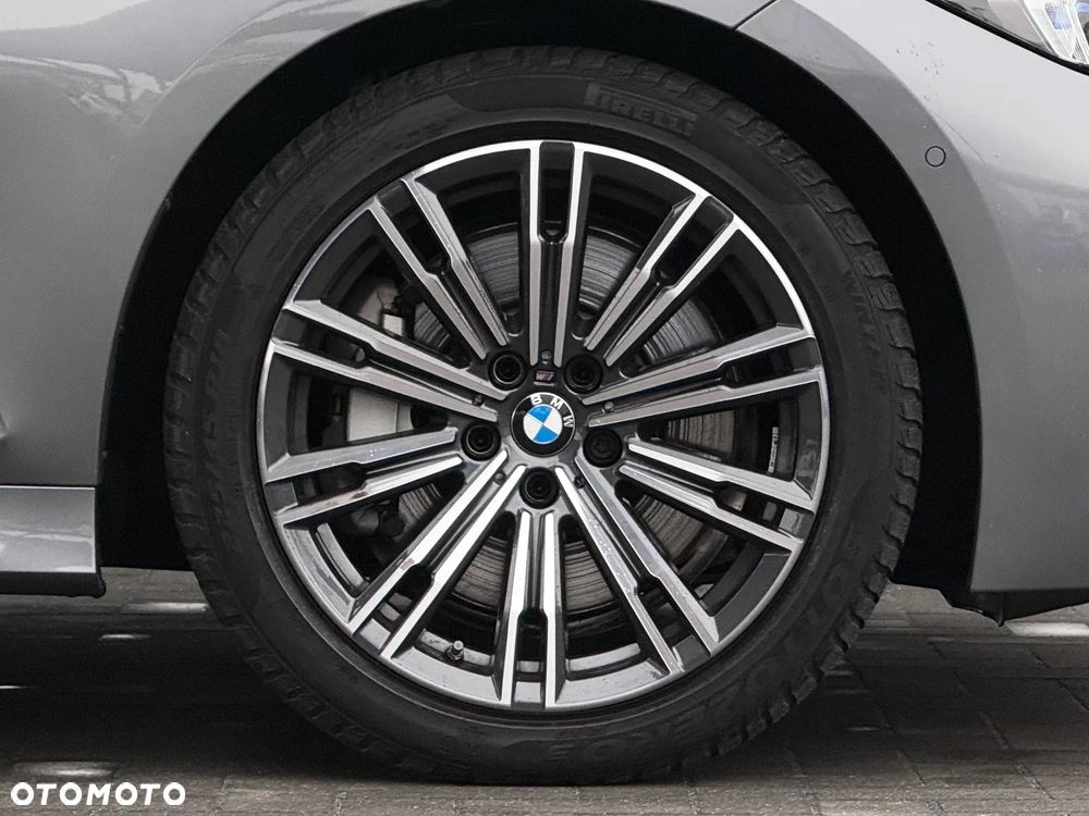BMW Seria 3 330i xDrive M Sport - 12