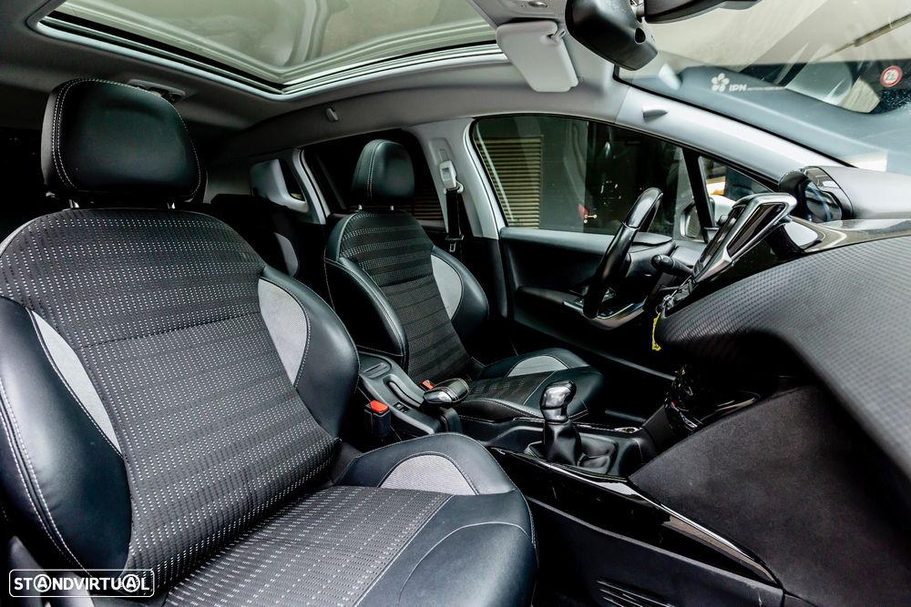 Peugeot 2008 PureTech 110 Stop&Start GT-Line Edition - 6