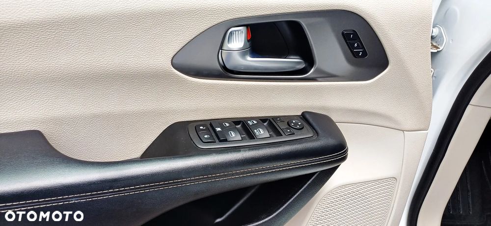 Chrysler Pacifica - 13